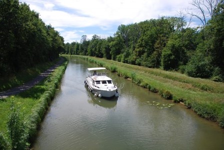 America 50 Hausbootvermietung ohne Führerschein auf den Flüssen und Kanälen in Frankreich