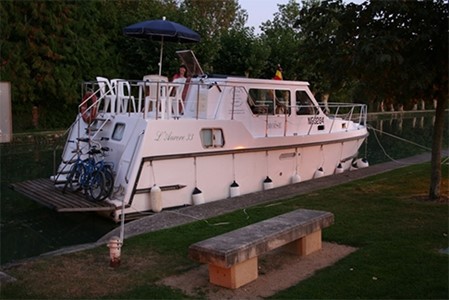 Aurore 33 turismo paseos Francia vacaciones barco lancha a motor chalana gamarra