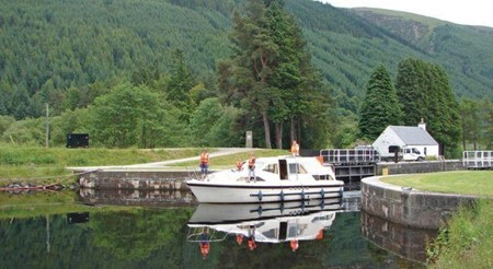Braemore WHS turismo paseos Francia vacaciones barco lancha a motor chalana gamarra