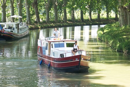Burgundy 1200 Noleggio cabinati a motore senza patente sulle riviere e canali di Francia