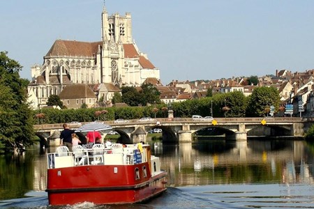 Burgundy 1500 Noleggio cabinati a motore senza patente sulle riviere e canali di Francia