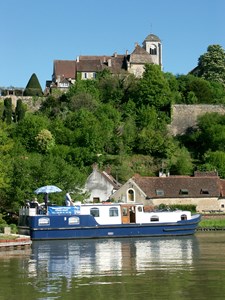 Burgundy 1500 turismo paseos Francia vacaciones barco lancha a motor chalana gamarra