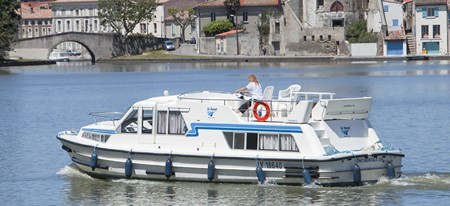 Continentale Noleggio cabinati a motore senza patente sulle riviere e canali di Francia