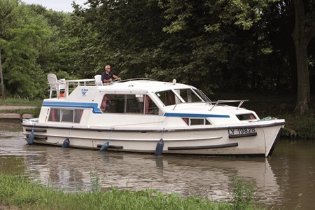 Corvette B rental of licence-free barges on rivers and canals of France