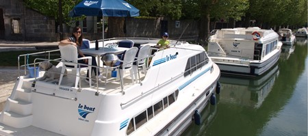 Crusader turismo paseos Francia vacaciones barco lancha a motor chalana gamarra