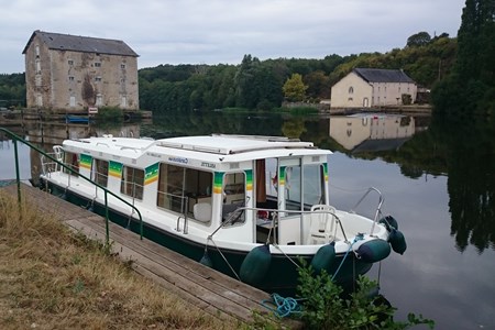 Eau Claire 1130 NF rental of licence-free barges on rivers and canals of France