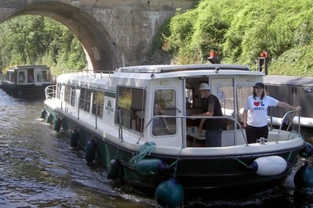 Eau Claire 1400 NF rental of licence-free barges on rivers and canals of France