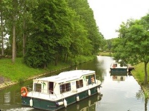 Eau Claire 930 LOFT rental of licence-free barges on rivers and canals of France