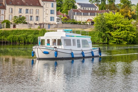 Pénichette 950E turismo paseos Francia vacaciones barco lancha a motor chalana gamarra