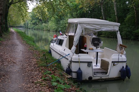 Fred 700 Noleggio cabinati a motore senza patente sulle riviere e canali di Francia