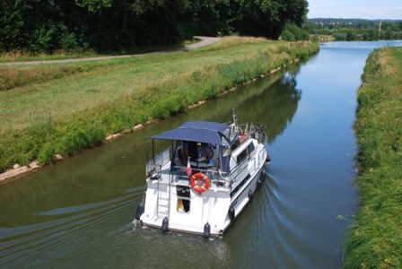 Gruno 38 Elite Noleggio cabinati a motore senza patente sulle riviere e canali di Francia
