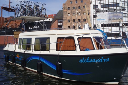 Haber 33 Reporter turismo paseos Europa vacaciones barco lancha a motor chalana gamarra