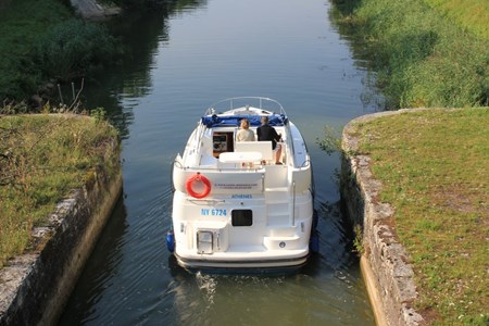 Haines 34 SP turismo paseos Francia vacaciones barco lancha a motor chalana gamarra