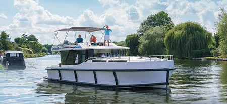 Horizon 4 PLUS rental of licence-free barges on rivers and canals of France