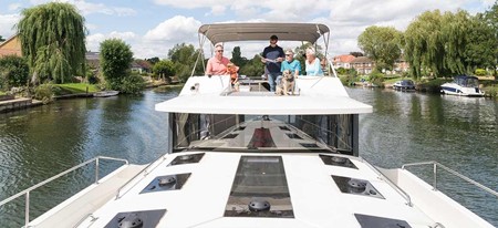 Horizon 4 PLUS turismo paseos Francia vacaciones barco lancha a motor chalana gamarra