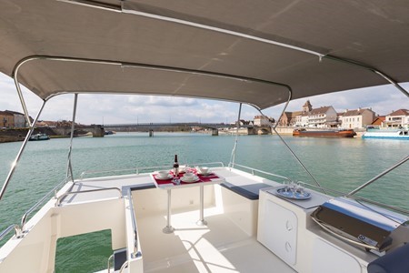 Horizon 5 PLUS turismo paseos Francia vacaciones barco lancha a motor chalana gamarra