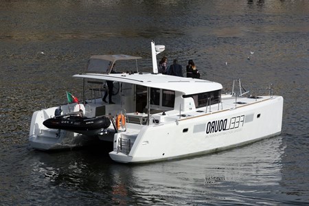 Lagoon 39 Muscat (avec skipper) Noleggio cabinati a motore senza patente sulle riviere e canali di Francia