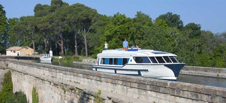 Vision 2 turismo paseos Francia vacaciones barco lancha a motor chalana gamarra