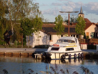 Navig 27 turismo paseos Francia vacaciones barco lancha a motor chalana gamarra