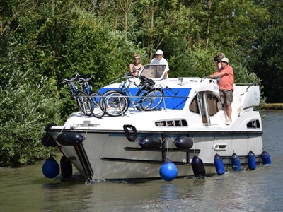 Navig 34 turismo paseos Francia vacaciones barco lancha a motor chalana gamarra