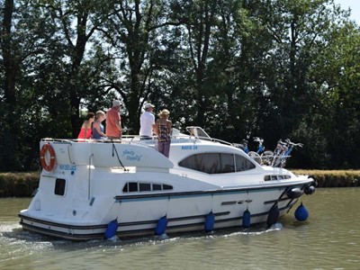 Navig 34 turismo paseos Francia vacaciones barco lancha a motor chalana gamarra
