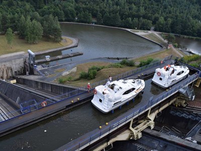 Navig 34 Hybrid Noleggio cabinati a motore senza patente sulle riviere e canali di Francia