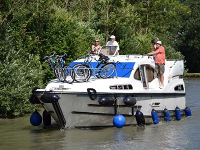 Navig 34 Hybrid turismo paseos Francia vacaciones barco lancha a motor chalana gamarra