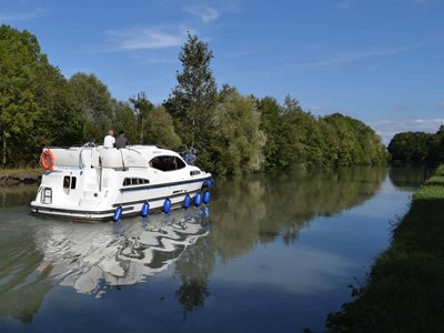 Navig 34S Hausbootvermietung ohne Führerschein auf den Flüssen und Kanälen in Frankreich