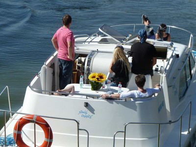 Navig 40 turismo paseos Francia vacaciones barco lancha a motor chalana gamarra