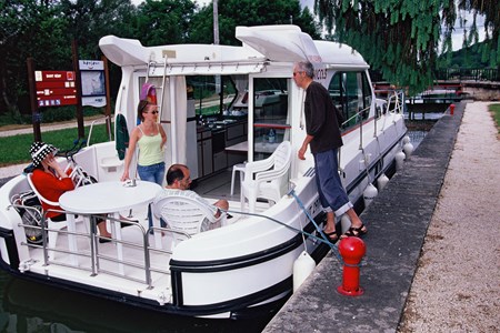 Nicols 1160 turismo paseos Francia vacaciones barco lancha a motor chalana gamarra