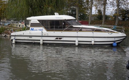 Nicols 1160 F rental of licence-free barges on rivers and canals of France