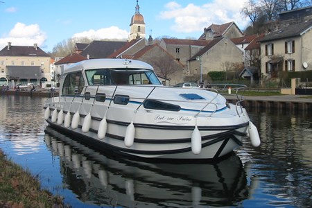 Nicols 1300 F Noleggio cabinati a motore senza patente sulle riviere e canali di Francia