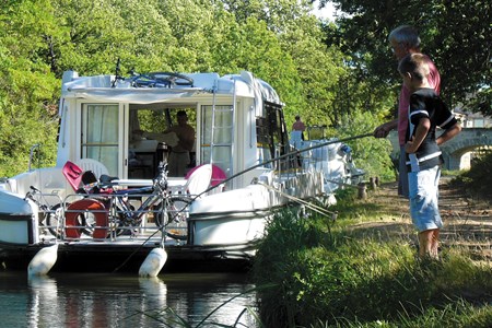 Nicols 1300 turismo paseos Francia vacaciones barco lancha a motor chalana gamarra