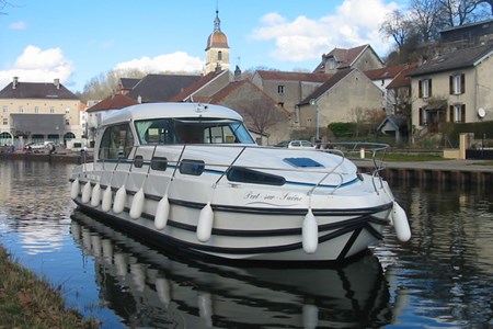 Nicols 1300 turismo paseos Francia vacaciones barco lancha a motor chalana gamarra