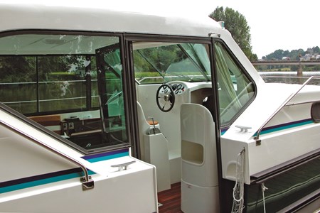 Nicols 1350 confort B Noleggio cabinati a motore senza patente sulle riviere e canali di Francia