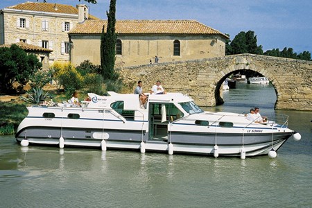 Nicols 1350 confort B turismo paseos Francia vacaciones barco lancha a motor chalana gamarra