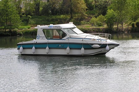 Nicols 800 rental of licence-free barges on rivers and canals of France