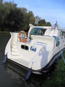 Nicols 900 F Noleggio cabinati a motore senza patente sulle riviere e canali di Francia