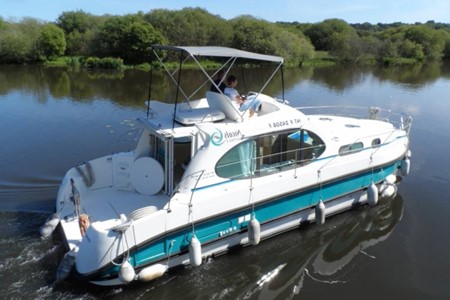 Nicols Quattro B Plus rental of licence-free barges on rivers and canals of France