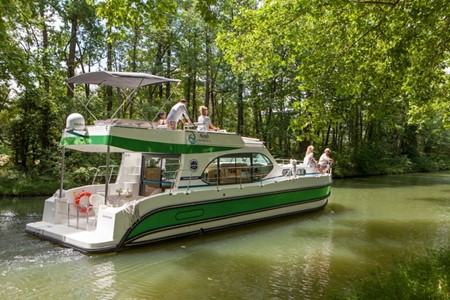 Nicols Quattro Fly C Green rental of licence-free barges on rivers and canals of France