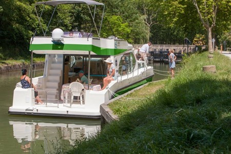 Nicols Quattro Fly C Green turismo paseos Francia vacaciones barco lancha a motor chalana gamarra