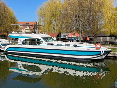 Nicols Sixto Fly C turismo paseos Francia vacaciones barco lancha a motor chalana gamarra