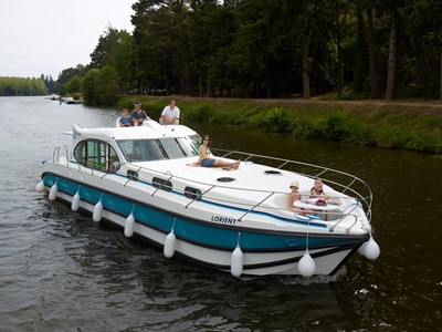 Nicols Sixto Plus rental of licence-free barges on rivers and canals of France