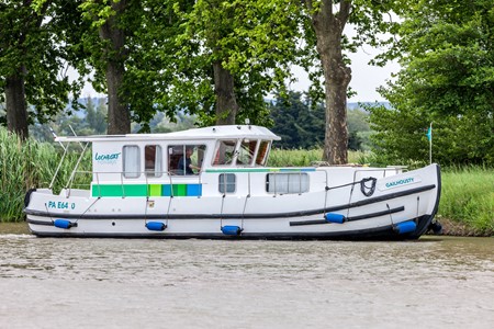 Pénichette 1120 R rental of licence-free barges on rivers and canals of France