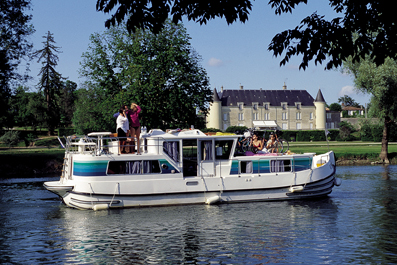 Pénichette 1160 FB, your license free houseboat on French rivers and canals