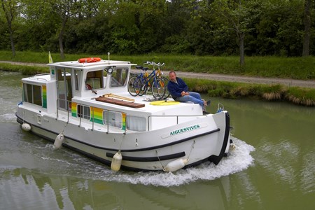 Pénichette 935 W Hausbootvermietung ohne Führerschein auf den Flüssen und Kanälen in Frankreich