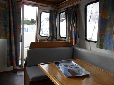 Renaud 8000 turismo paseos Francia vacaciones barco lancha a motor chalana gamarra