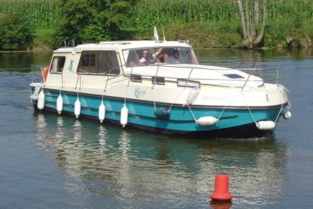 Riviera 1130 F alquiler de barcos habitables sin permiso en ríos y canales de Francia
