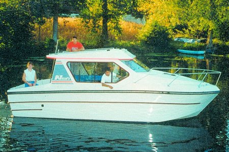 Riviera 750 F rental of licence-free barges on rivers and canals of France