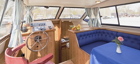 Royal Classique Noleggio cabinati a motore senza patente sulle riviere e canali di Francia